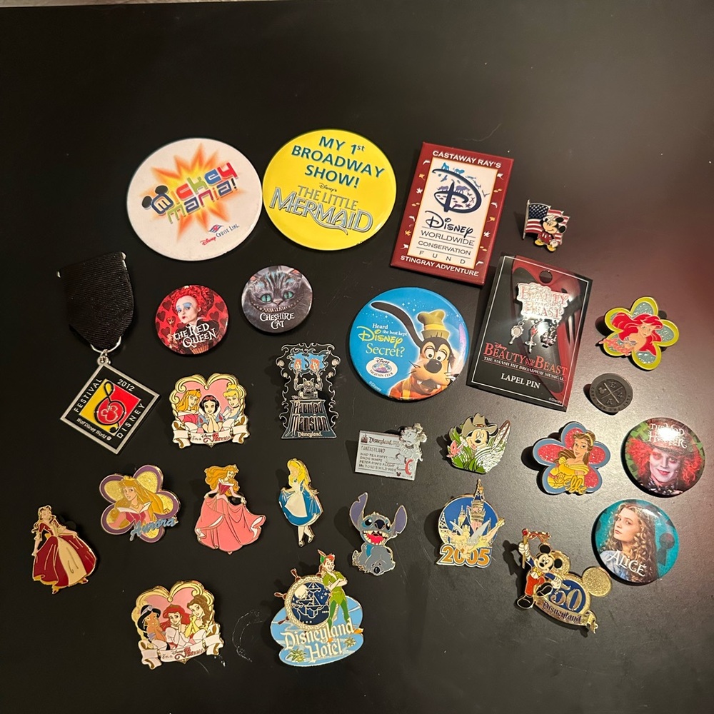 Vintage Disney Parks Buttons & Pins Bundle (25+ Pieces) 🎊✨